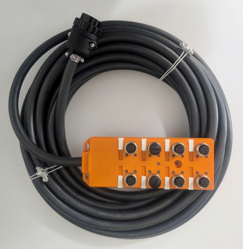 EE connector